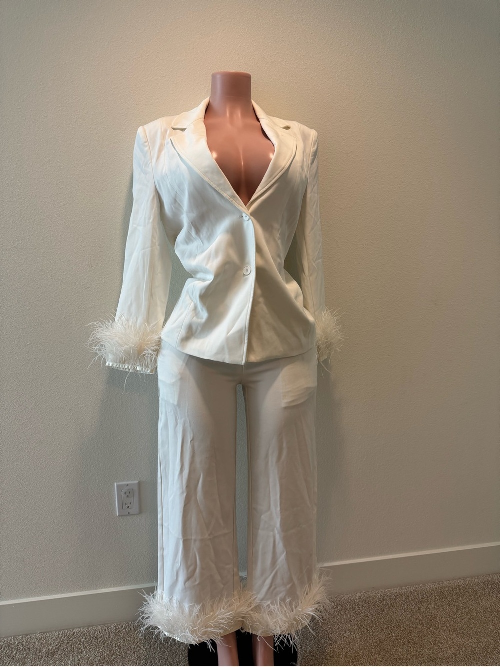 Ivory Feather-Trim Set - Picture 2 of 6